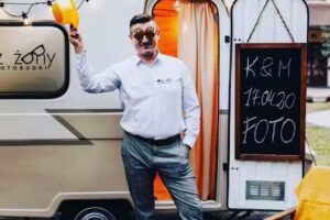 Mąż Żony Fotobudki. Fotobus, Fotoprzyczepa , Fotolustro. Zawiercie, Katowice, Krak&oacute;w Śląsk i Małopolska.