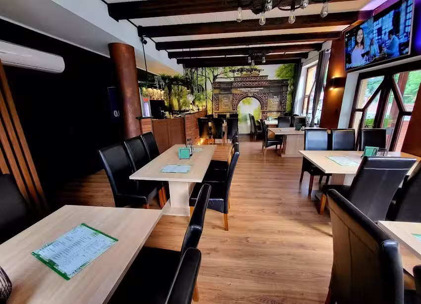 Między Parkami Restauracja Noclegi