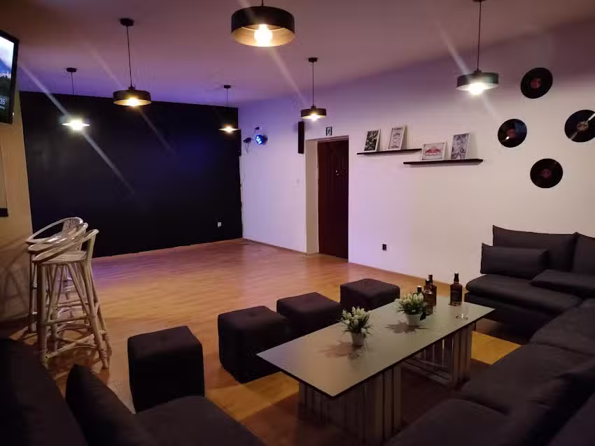 N22 Room &ndash; Sala imprez