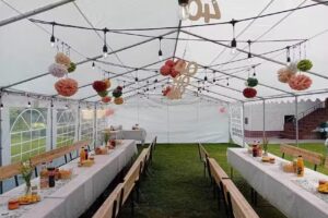 Namioty imprezowe, ławki, stoły oraz oświetlenie