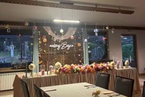 Neon Me Up wypożyczalnia ledon, neon napisów led dekoracje balonowe fotobudka magazyn audio księga gości Katowice