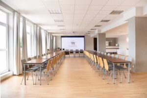 Ośrodek GAWRA Restauracja Noclegi Nad Jeziorem Dla rodzin z dziećmi Sala Konferencyjna Wikno