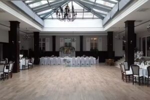 Ośrodek Naukowo-Edukacyjny &bdquo;Dw&oacute;r Myśliwski Ustronie&rdquo;