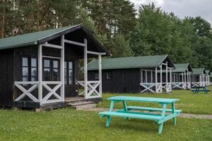 Ośrodek Wypoczynkowy Leśne Ustronie noclegi, domki nad jeziorem, wyjazd integracyjny, przyjęcia, kolonie, wycieczki