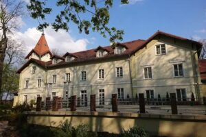 Pałac Kobylin. Restauracja. Hotel. Centrum Konferencyjne