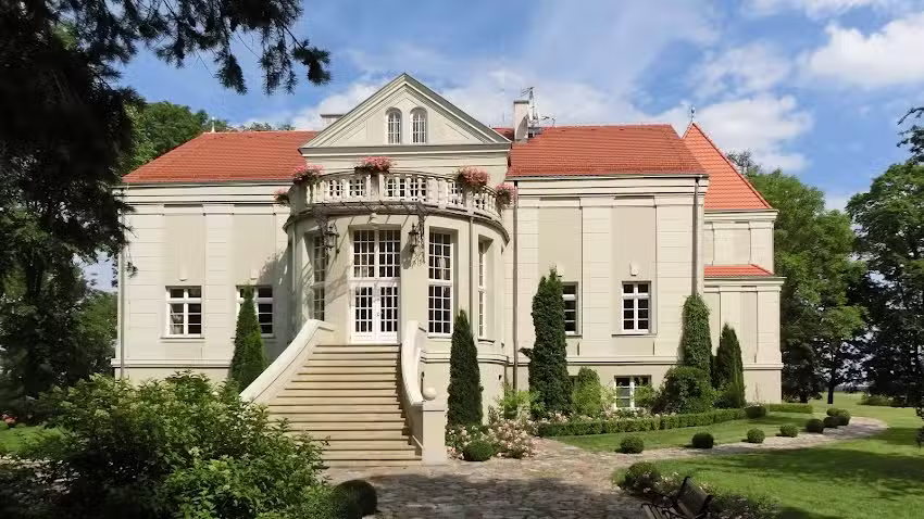 Pałac Pac&oacute;łtowo &ndash; Luxury Resort