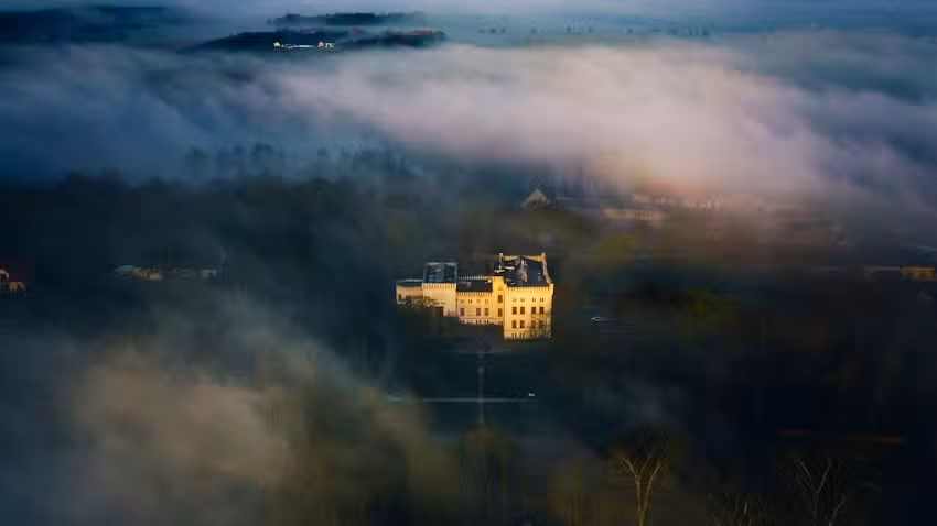 Pałac Śr&oacute;dka