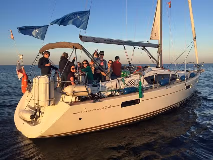 Partyboat.fun &ndash; Gdańsk &ndash; Rejsy statkiem Panieńskie, Kawalerskie, Urodziny, Wydarzenia firmowe