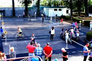 Polski Event Wynajem symulator&oacute;w i atrakcji