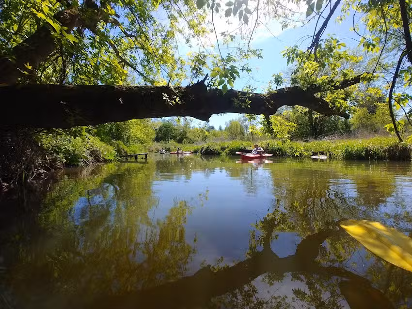 &bdquo;Przystań Em&oacute;w&rdquo; Spływy kajakowe rzeką Świder. Sauna mobilna &ndash; &bdquo;Sauna Em&oacute;w&rdquo;. Imprezy integracyjne. Grill Bar.