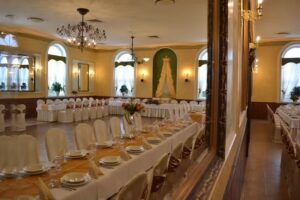 Restauracja Dąbr&oacute;wka