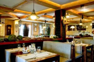 Restauracja / Hotel Chochołowy Dw&oacute;r