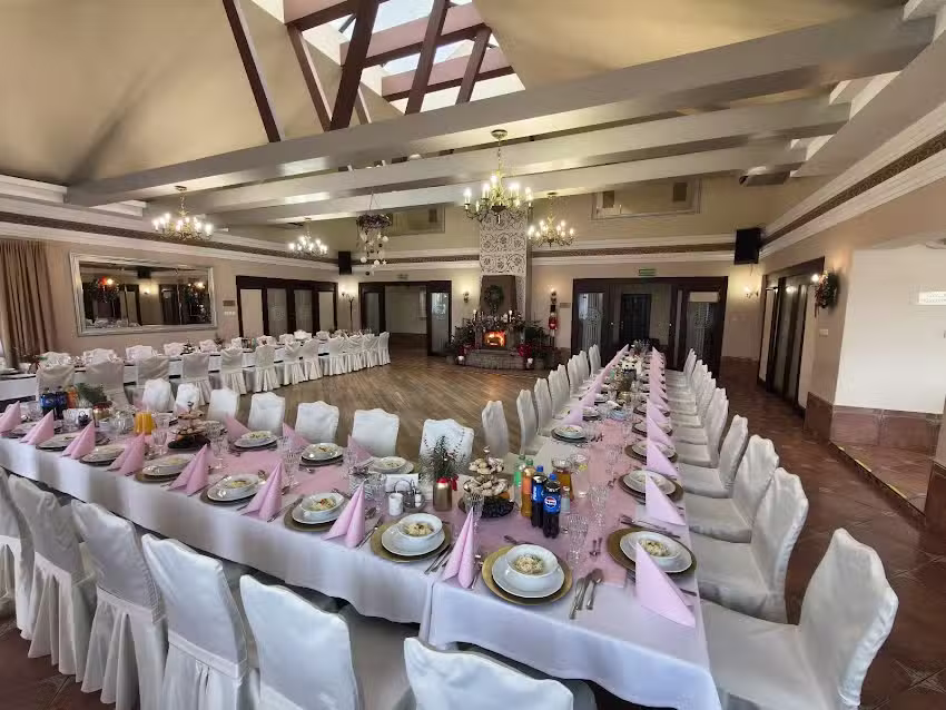 Restauracja i noclegi &ndash; Zajazd Pod Skałą