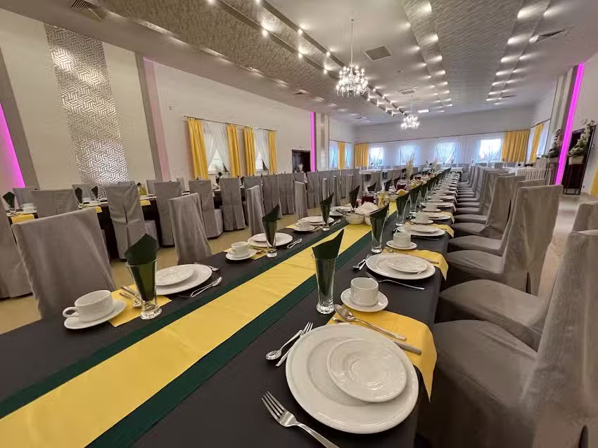 Restauracja, noclegi, imprezy okolicznościowe &bdquo;SŁONECZNY DW&Oacute;R&rdquo; KSIĄŻ WLKP.