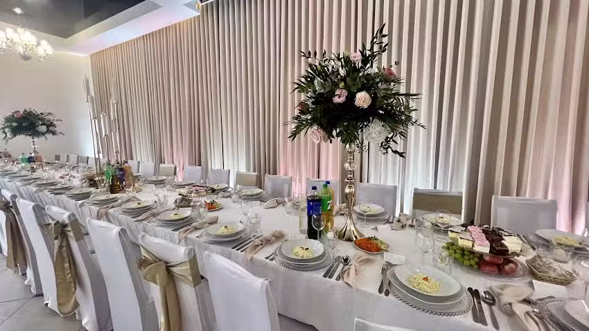 Restauracja ,,Pod Czerwoną Jarzębiną&rdquo;