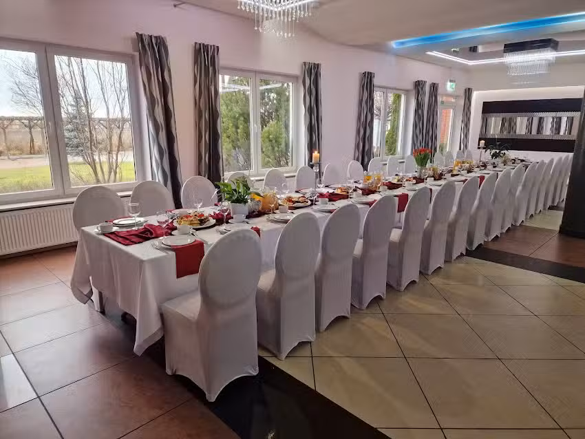 Restauracja Podr&oacute;żnik Wesela Sala konferencyjna