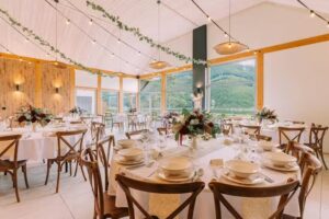 Restauracja Zatoka &ndash; nad brzegiem jeziora, przyjęcia, wesela, catering