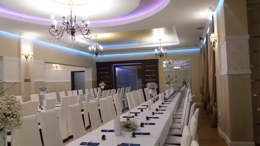 R&oacute;żany Dw&oacute;r