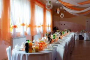 Sala bankietowa w Boronowie. Przedsiębiorstwo Transportowo-Handlowo-Usługowe Tomasz