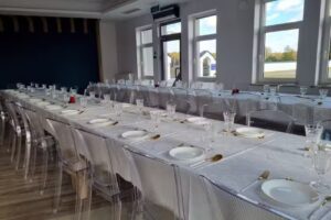 Sala na konsolacje, stypa, obiady po pogrzebie przy cmentarzu komunalnym Łuk&oacute;w