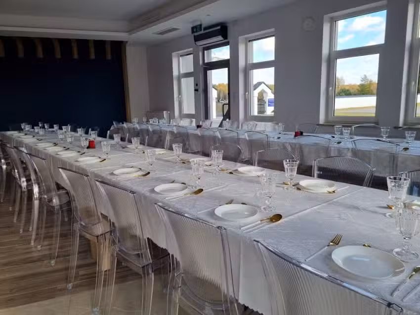 Sala na konsolacje, stypa, obiady po pogrzebie przy cmentarzu komunalnym Łuk&oacute;w