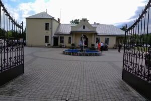 Sala Weselna i Hotel „Dworek Pod Lwami”