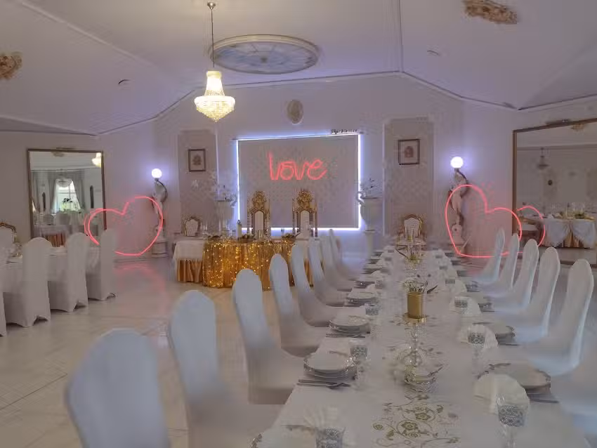 Sala Weselno -Bankietowa Kadais, Skarbienice