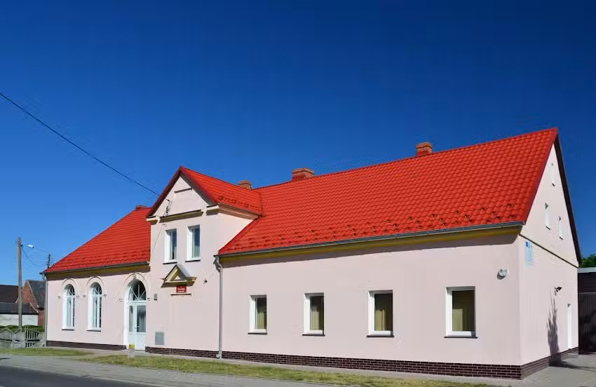 Sala wiejska Lubiesz&oacute;w