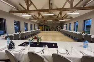 Sala wiejska w Karminie