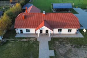 Sala Wiejska w Sk&oacute;rce