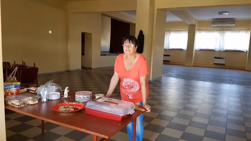 Sala wiejska w Tłokach