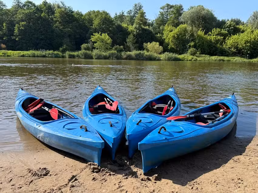 Splywanie.pl. Spływy kajakowe Pilicą. Kemping Tomczyce. Pole namiotowe nad Pilicą.