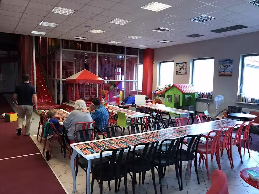 SPUKI Sala Zabaw i Kawiarnia.