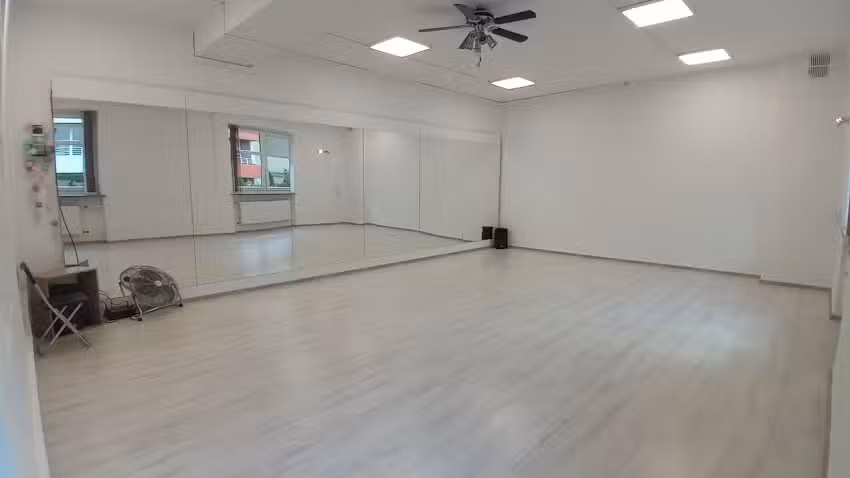 Stalowa 82 | Przestrzeń Kreatywna