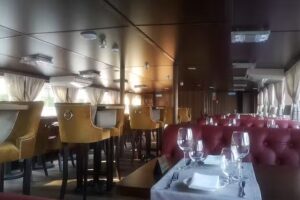 Statek Wratislavia – restauracja „Z NURTEM”