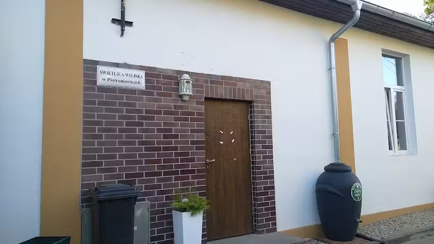 Świetlica wiejska w Piotroniowicach