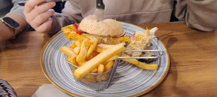 SWOJSKA CHATA RESTAURACJA REGIONALNA GNOJNIK