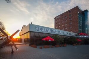 Terminal Hotel – lotnisko – hotel, sala konferencyjna Wrocław
