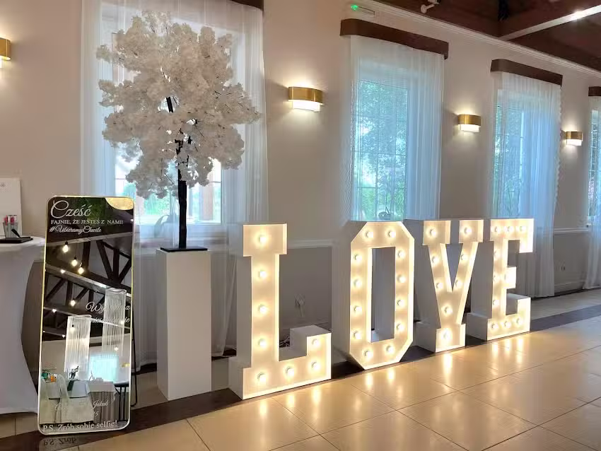 Ubieramy Chwile &ndash; Dekoracja Kościoł&oacute;w i Sal Weselnych