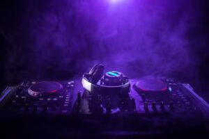 Usługi Muzyczne &ndash; DJ/Wodzirej na imprezę Mazury Michał Bękalski