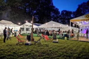 wPlenerze.eu – Wynajem namiotów imprezowych z białą podłogą drewnianą, wypożyczalnia sprzętu eventowego, namioty weselne