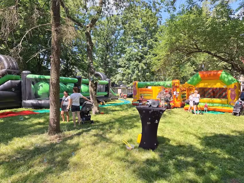 Wynajem namiot&oacute;w i akcesori&oacute;w Spychała