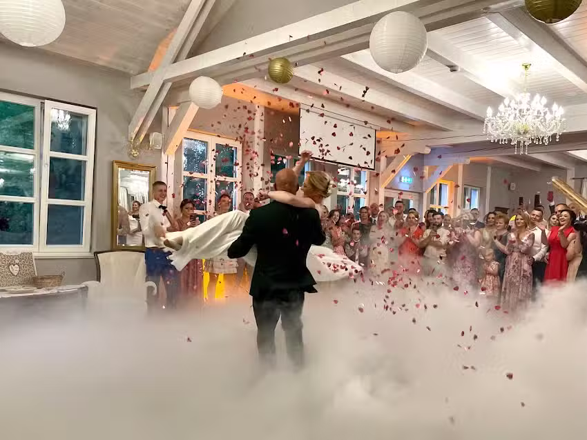 WYPOŻYCZALNIA IMPREZOWA Wynajem oświetlenia i nagłośnienia na eventy