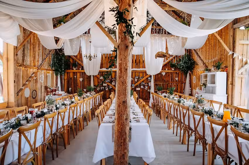 Zaczarowana Furmanka &ndash; Wesela w Stodole | Śluby Plenerowe | Noclegi