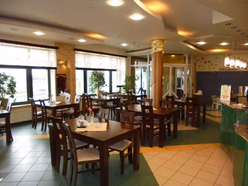 Zajazd Alf. Stacja Paliw (całodobowo).