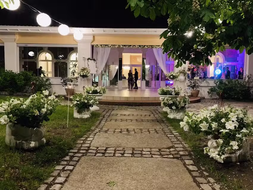 Zajazd Pod Kasztanami. Nowy Dom.